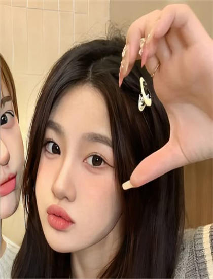 娱乐的探索《明星到我家》的奥秘：隐藏细节与深层意义，提名影片